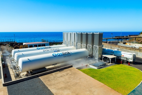 The satellite plant at the Madeiran port of Caniçal can store 600 m3 of LNG  (Photo credit: Grupo Sousa/Gaslink)