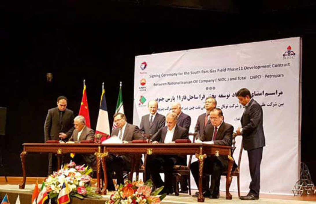 Signing ceremony for the South Pars gas field phase 11 development contract (Photo credit: Total)